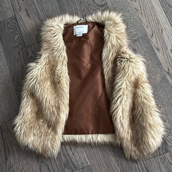 Old Navy Faux fur Vest Size M - Picture 3 of 6